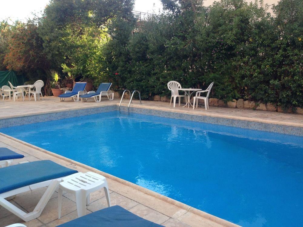 Panklitos Tourist Apartments Paphos Esterno foto